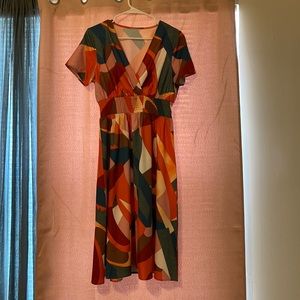 Cute and flowly midi dress.